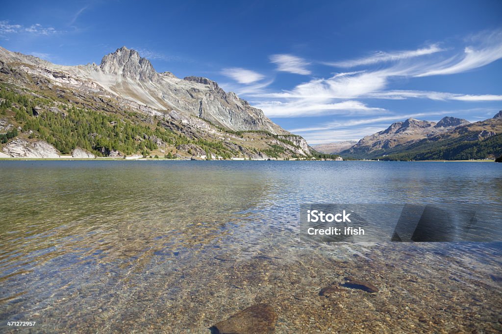 Crystal clear Lake Sils i Piz Lagrev, Engandine, Mustelidae, Szwajcaria - Zbiór zdjęć royalty-free (Alpy)