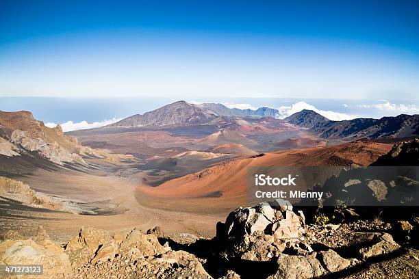 Maui Haleakala Krater Wulkaniczny Lava Pole - zdjęcia stockowe i więcej obrazów Bez ludzi - Bez ludzi, Brązowy, Chmura