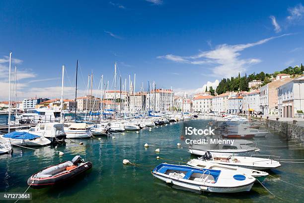 Belo Iate Porto Pirano Eslovénia - Fotografias de stock e mais imagens de Admirar a Vista - Admirar a Vista, Aldeia, Azul