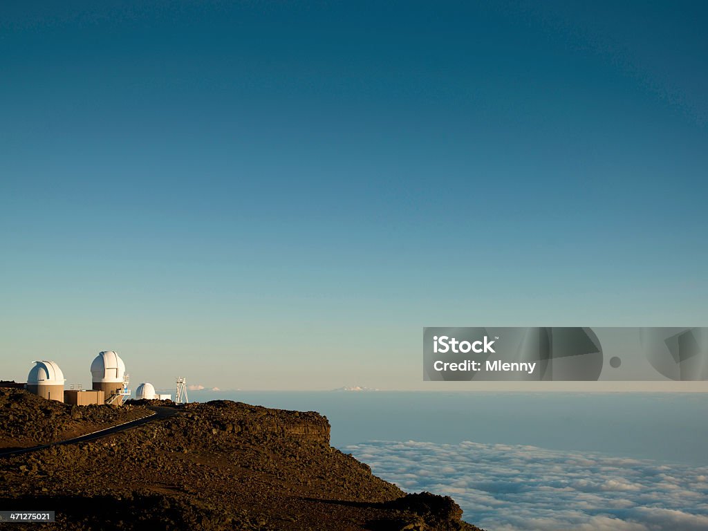 Espacio Observatorio por encima de las nubes - Foto de stock de Parque Nacional Haleakala libre de derechos