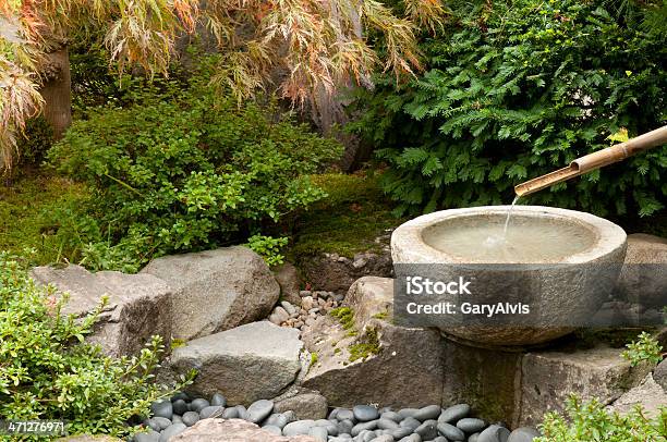 Photo libre de droit de Fontaine À Eau banque d'images et plus d'images libres de droit de Fontaine - Fontaine, Eau, Jardin modèle