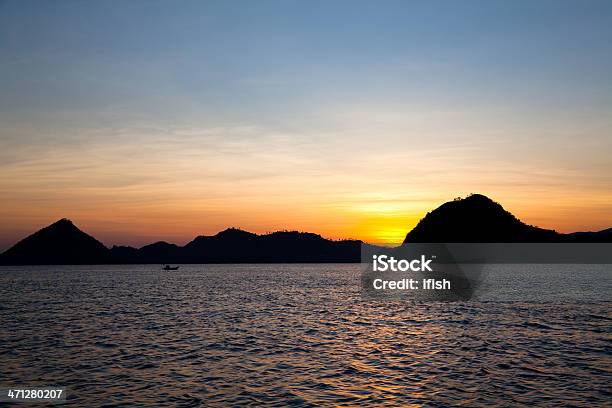 Antes Del Amanecer En El Archipiélago Norte De Flores Indonesia Foto de stock y más banco de imágenes de Agua