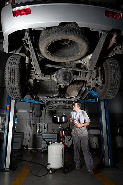 istock Auto Repair Shop 471282323