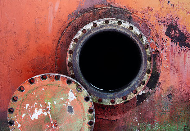 открытый заржавленный канализационный люк - rusty storage tank nobody photography стоковые фото и изображения