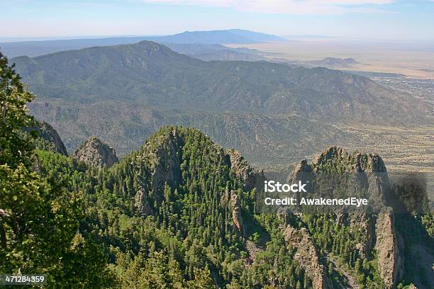 Photo libre de droit de Vue Sur Les Montagnes Sandia Nouveaumexique banque d'images et plus d'images libres de droit de Aiguille rocheuse - Aiguille rocheuse, Arranger, Au loin