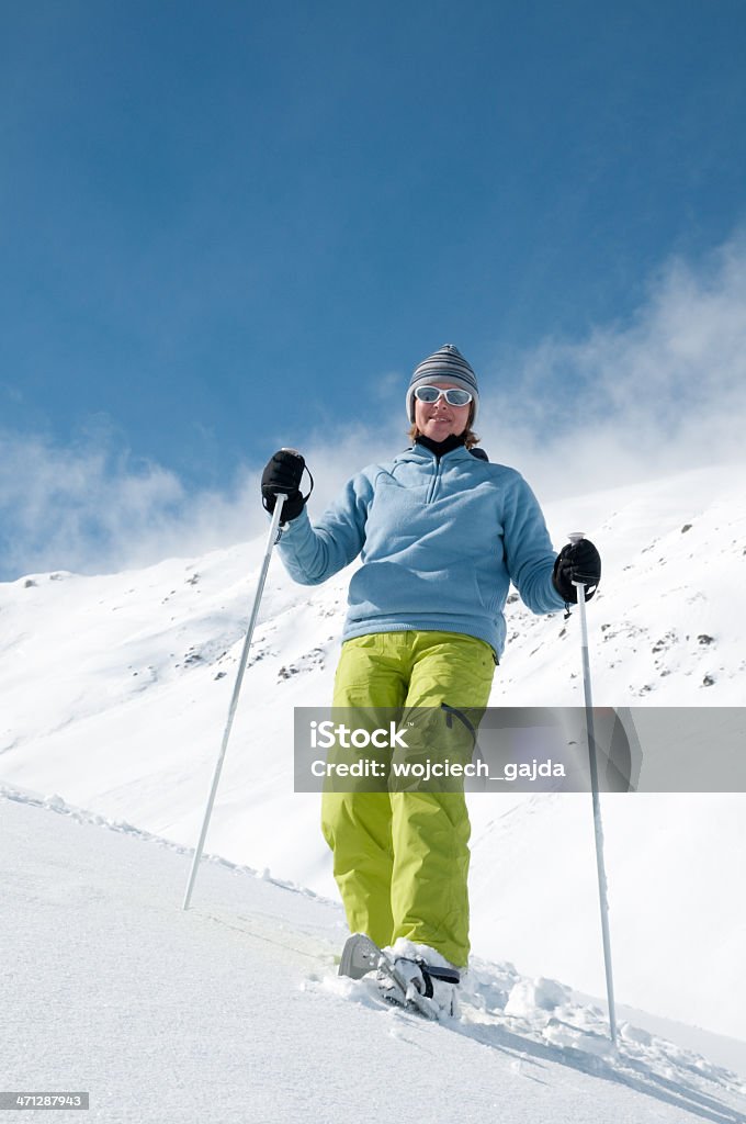 Caminatas con raquetas para nieve - Foto de stock de Nieve libre de derechos