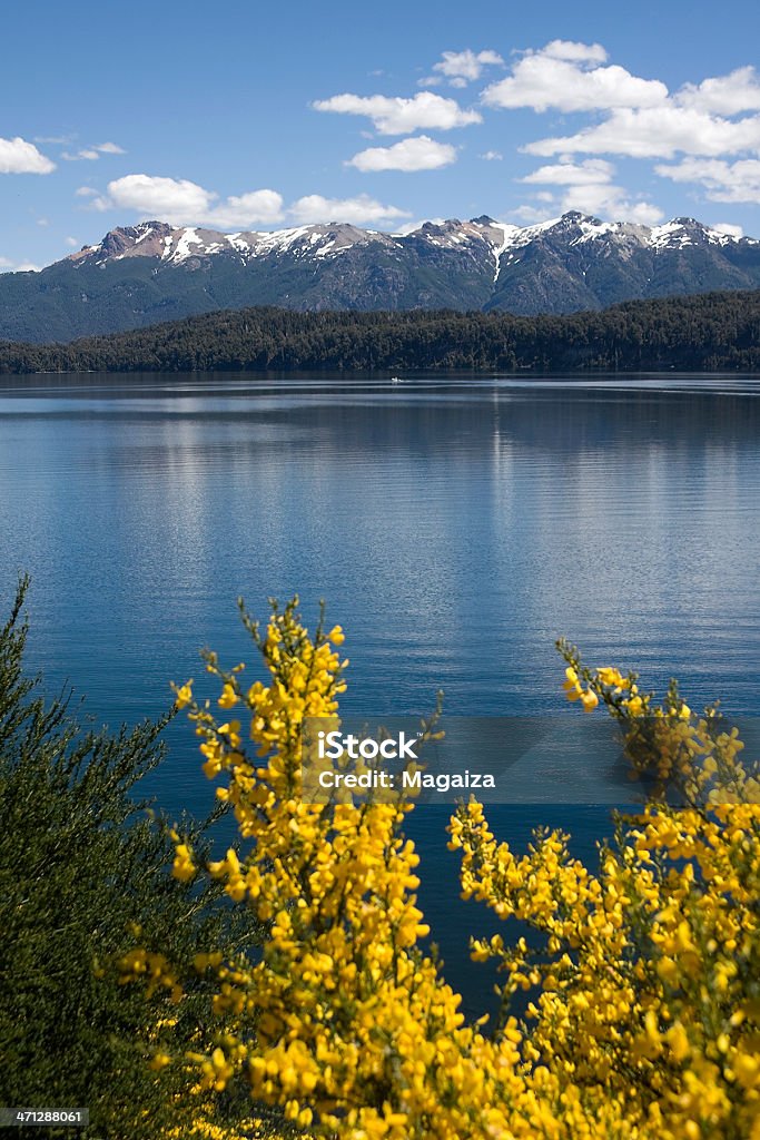 Nahuel Huapi lago en La "Villa" La de La Angostura - Foto de stock de Bariloche libre de derechos