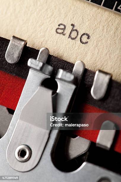 Abc Pisemnej Korzystając Ze Starej Maszyny Do Pisania - zdjęcia stockowe i więcej obrazów Alfabet