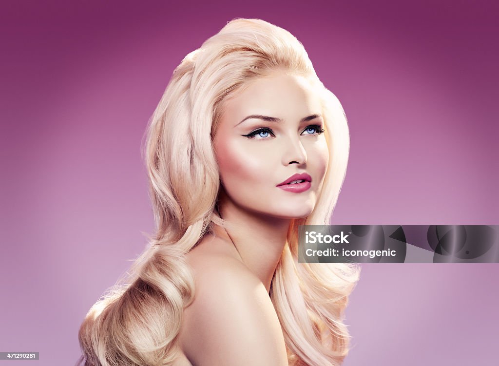 Capelli biondi donna - Foto stock royalty-free di Adulto