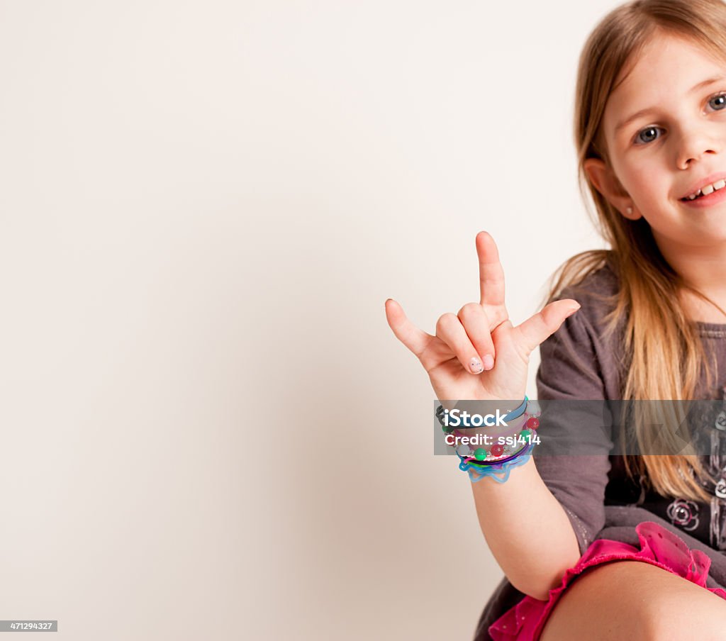 Kleines Mädchen mit Schild für I Love You - Lizenzfrei Gebärdensprache Stock-Foto