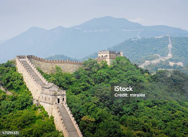 Grande Muraglia Cinese A Mutianyu - Fotografie stock e altre immagini di Ambientazione esterna - Ambientazione esterna, Antico - Condizione, Architettura