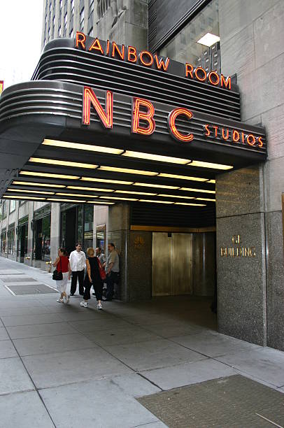 nbc studios, entrance to au edifício. - nbc imagens e fotografias de stock