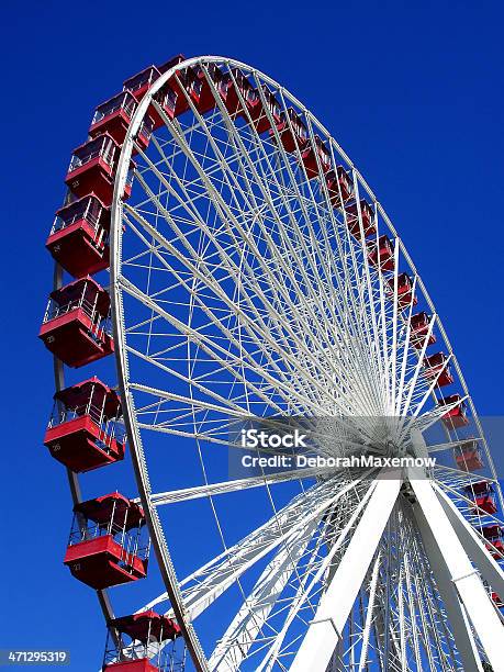 Foto de Rodagigante Ferris Wheel Píer Naval De Chicago Vazio Em Dia Ensolarado De Verão e mais fotos de stock de Atração de Parque de Diversão