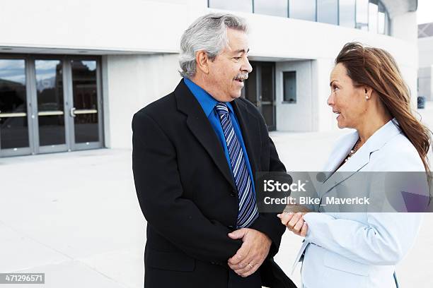 Dos Empresarios Felices Foto de stock y más banco de imágenes de 25-29 años - 25-29 años, 50-54 años, Adulto