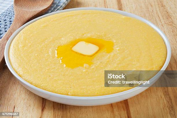 Polenta Suave Foto de stock y más banco de imágenes de Alimento - Alimento, Amarillo - Color, Carbohidrato