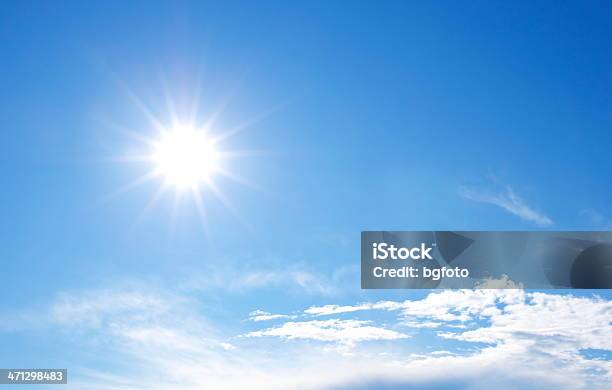 Cielo Blu E Sole - Fotografie stock e altre immagini di Sole - Sole, Luce solare, Cielo