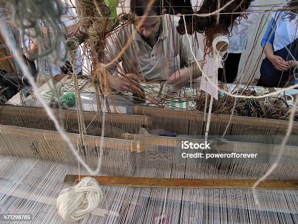 Egipto Homem Tecer Um Tapete Voador - Fotografias de stock e mais imagens de Tapete Persa - Tapete Persa, Tecer, Interior