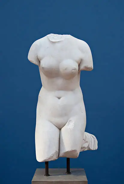 Aphrodite "pudica", Rome, 1.th-2.th century AD. Marble.