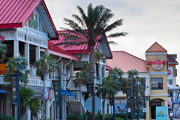 george town shopping road, grand cayman - cayman islands street georgetown cayman islands grand cayman stock-fotos und bilder