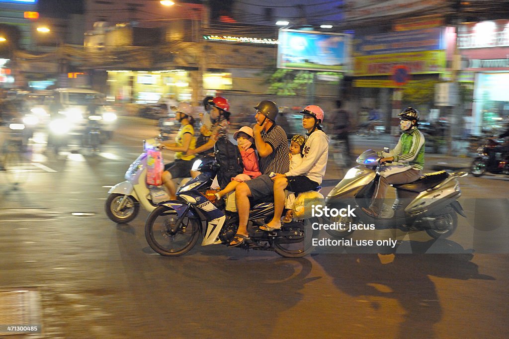 Ho Chi Minh di notte - Foto stock royalty-free di Ciclomotore