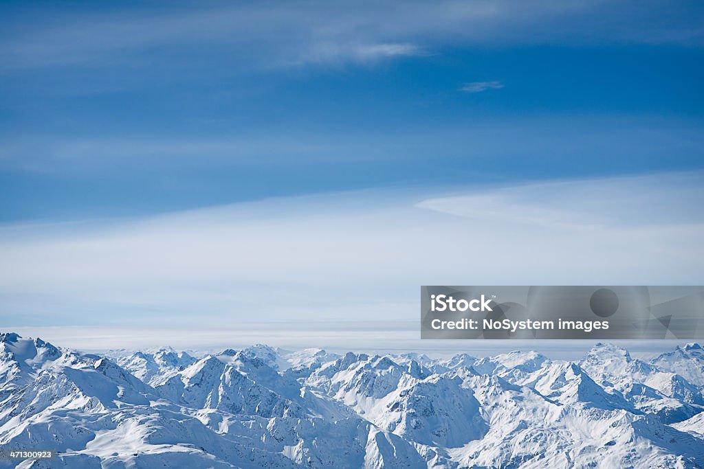 Vista panorámica de la ciudad de St. Anton a. Arlberg área de esquí - Foto de stock de Alpes Europeos libre de derechos