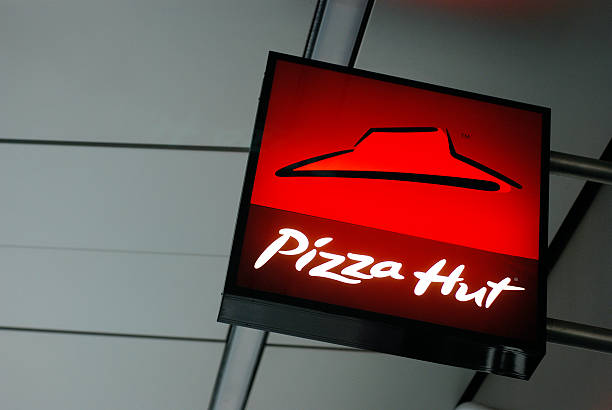 팻말 pizza hut in 리버풀의 한 쇼핑 센터 - intellectual property brand name branding symbol 뉴스 사진 이미지