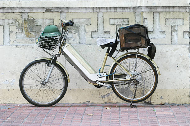 istock Hanoi bicycle and helmet 471306601
