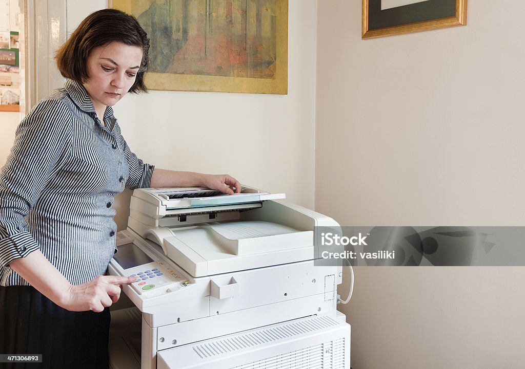 Geschäftsfrau mit Multifunktion Gerät - Lizenzfrei Flachbettscanner Stock-Foto