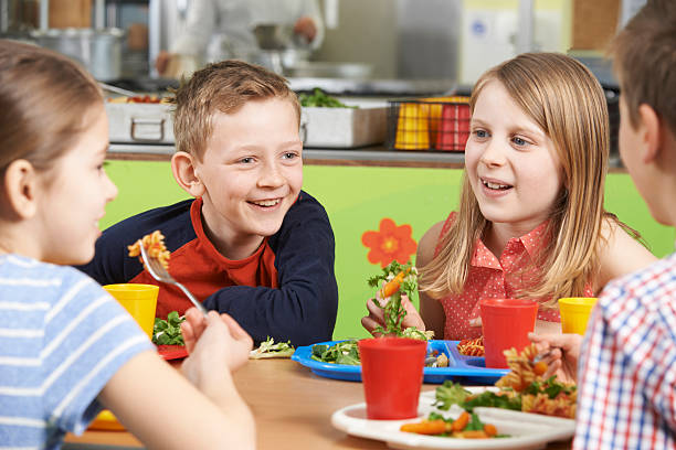 istock Group Of Pupils In School Cafeteria Eating Lunch 471308016