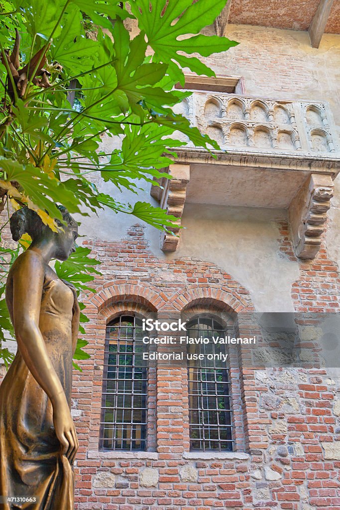 Juliet Statue и Балкон, Верона - Стоковые фото Juliet Capulet роялти-фри