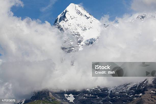 Foto de O Majestoso Monte Eiger Peak E Jungfraubahn Rack Trem Alpes Berneses Suíça e mais fotos de stock de Alpes europeus