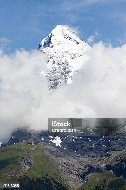 Photo libre de droit de Majestueux Mont Eiger Et Jungfraubahn Carré Railway Alpes Bernois Suisse banque d'images et plus d'images libres de droit de Alpes européennes