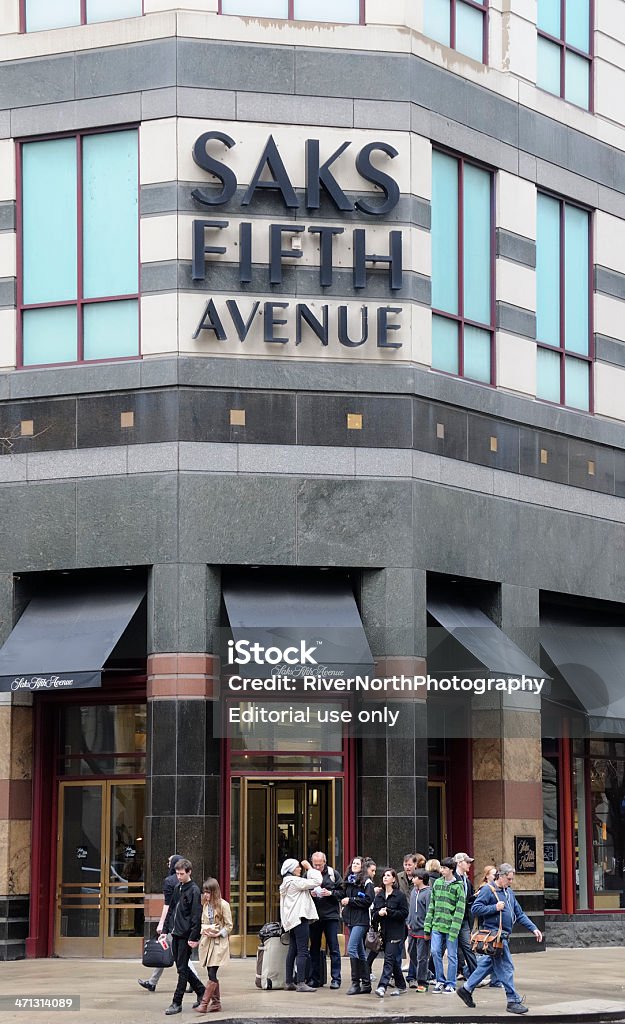 Saks Fifth Avenue Chicago Stock Photo - Download Image Now - Department  Store, Boutique, Building Exterior - iStock