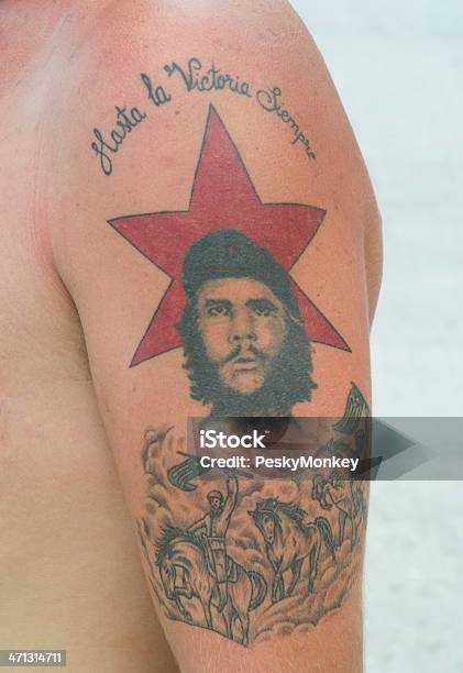 Che Guevara Tatuaggio Sulla Spalla Delluomo Di Cuba - Fotografie stock e altre immagini di A forma di stella