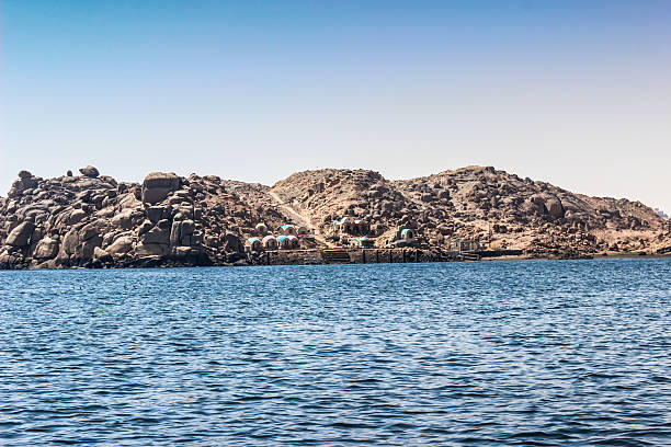 nubian maisons - lake nasser photos et images de collection