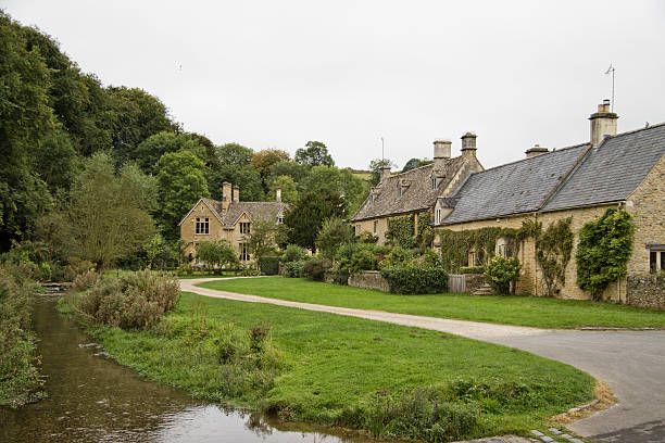 istock Picturesque Cotswold Village 471315661