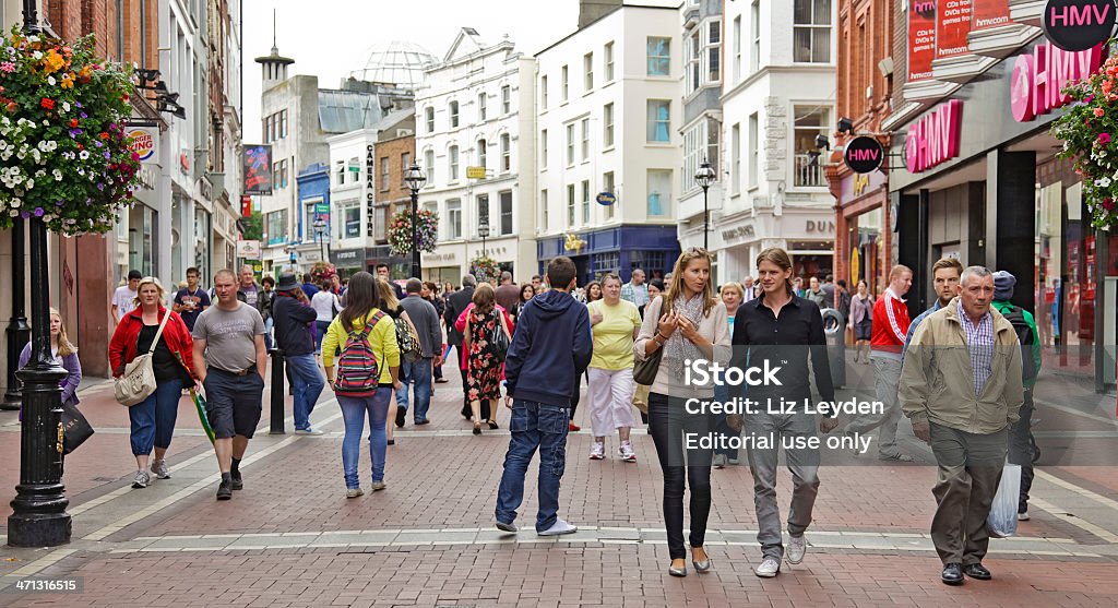 Los amantes de las compras de Grafton Street, Dublín, Irlanda - Foto de stock de Grafton Street libre de derechos