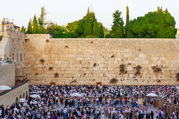 istock Praying at the Wailing Wall in Jerusalem 471318074