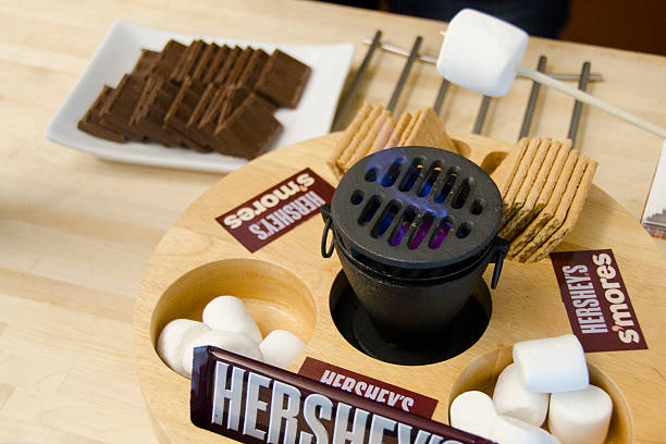 hersheys smores - hersheys imagens e fotografias de stock