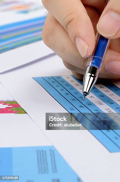 Relatório Financeiro - Fotografias de stock e mais imagens de Calcular - Calcular, Caneta, Cifras Financeiras