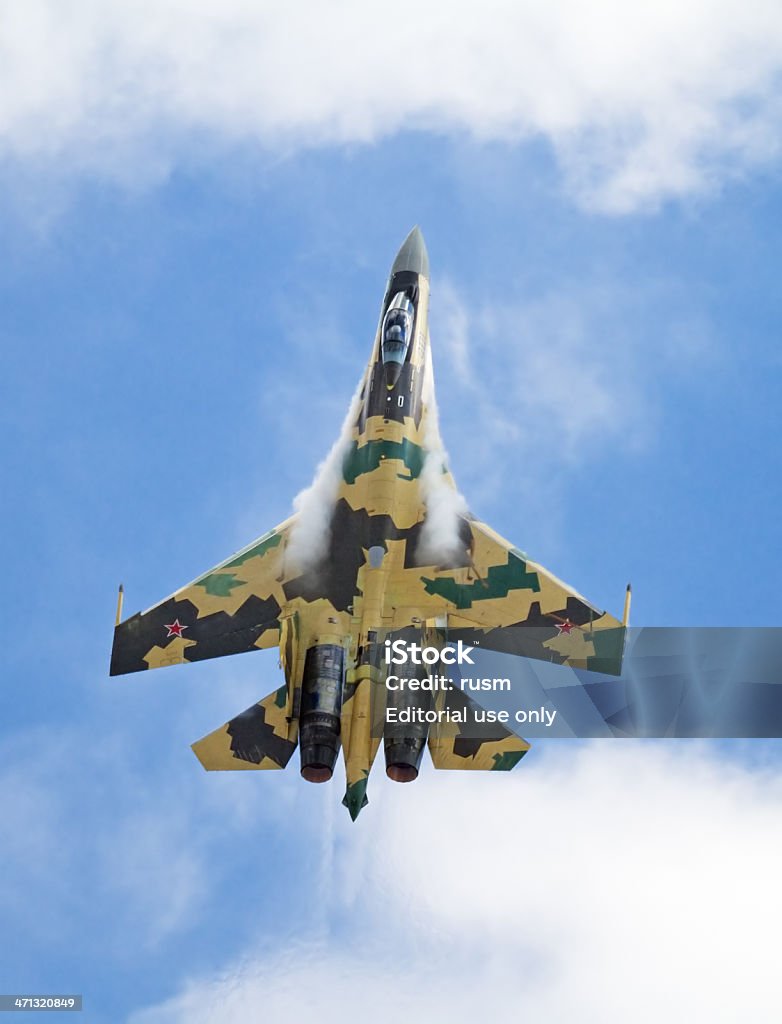 Voando Su - 35 - Foto de stock de Avião Militar royalty-free