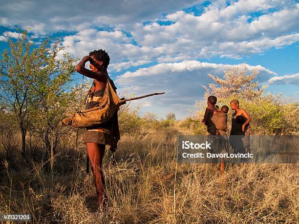 Familie In Bush Stockfoto und mehr Bilder von San People - San People, Afrika, Afrikanischer Abstammung