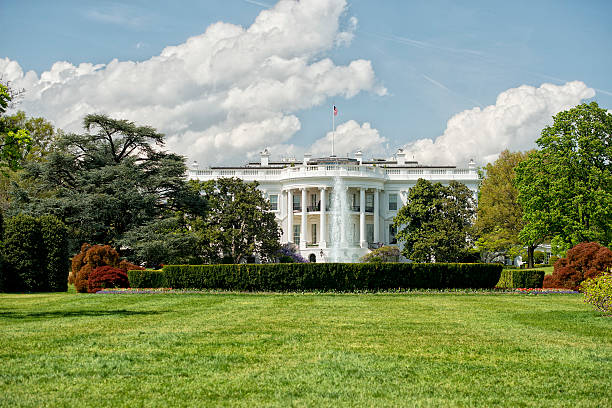 istock Washington White House on sunny day 471321402