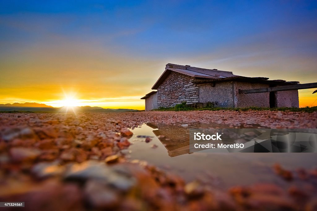 Casa de Quinta feita de pedras em Sunrise - Royalty-free Alpes Europeus Foto de stock