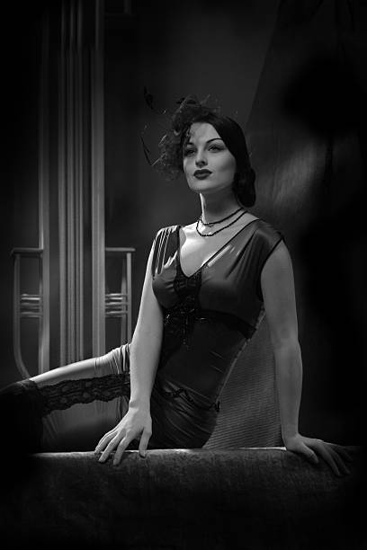 old hollywood.glamour beleza em estilo filme noir. - women sex symbol femme fatale fashion model - fotografias e filmes do acervo