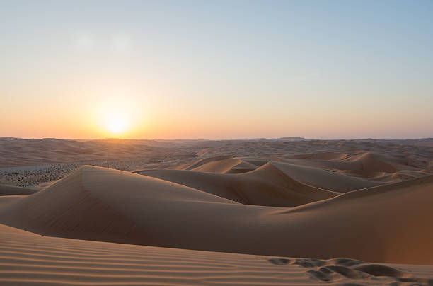 deserto tramonto - united arab emirates liwa desert saudi arabia arabia foto e immagini stock