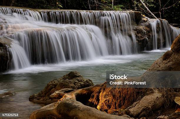 Cascada Foto de stock y más banco de imágenes de Agua - Agua, Agua descendente, Agua estancada