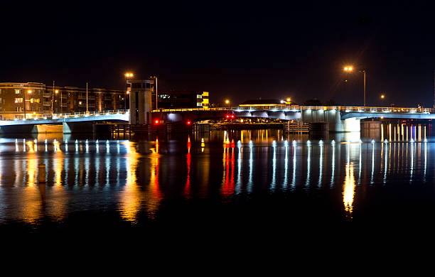 istock Green Bay Cityscape of Fox River 471326232