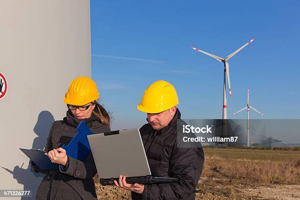 Foto de Técnico De Engenheiros De Turbina Eólica Power Generation Estação e mais fotos de stock de 20 Anos
