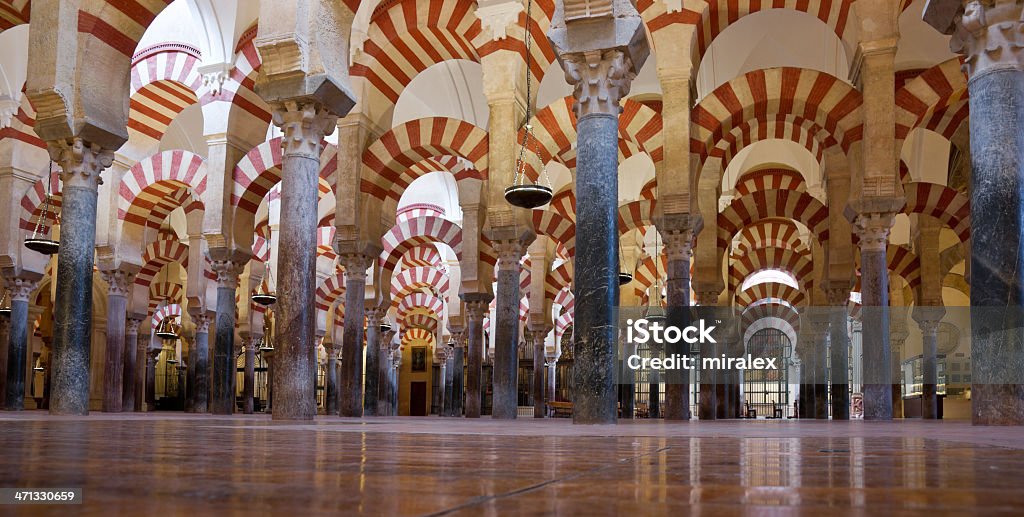 列のラ Mezquita 大聖堂（コルドバモスク��） - スペイン コルドバ市のロイヤリティフリーストックフォト